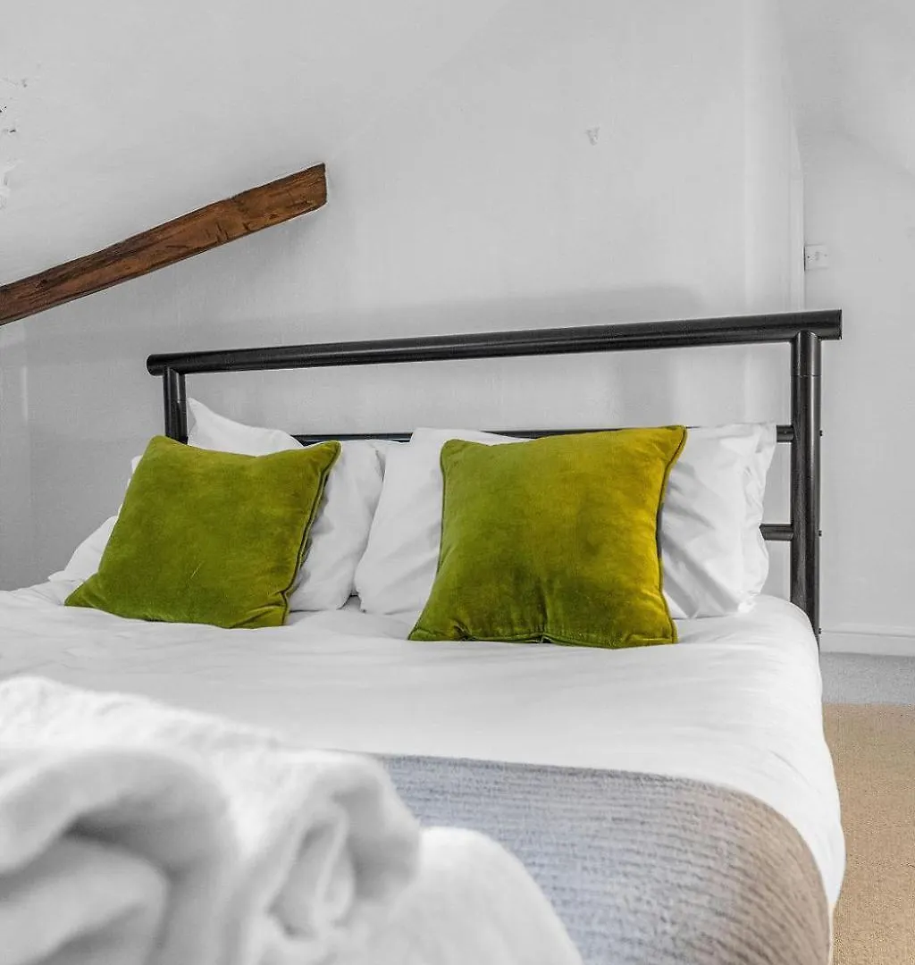 אדינבורו Super Spacious 4 Bed, Sleeps 6 בריטניה