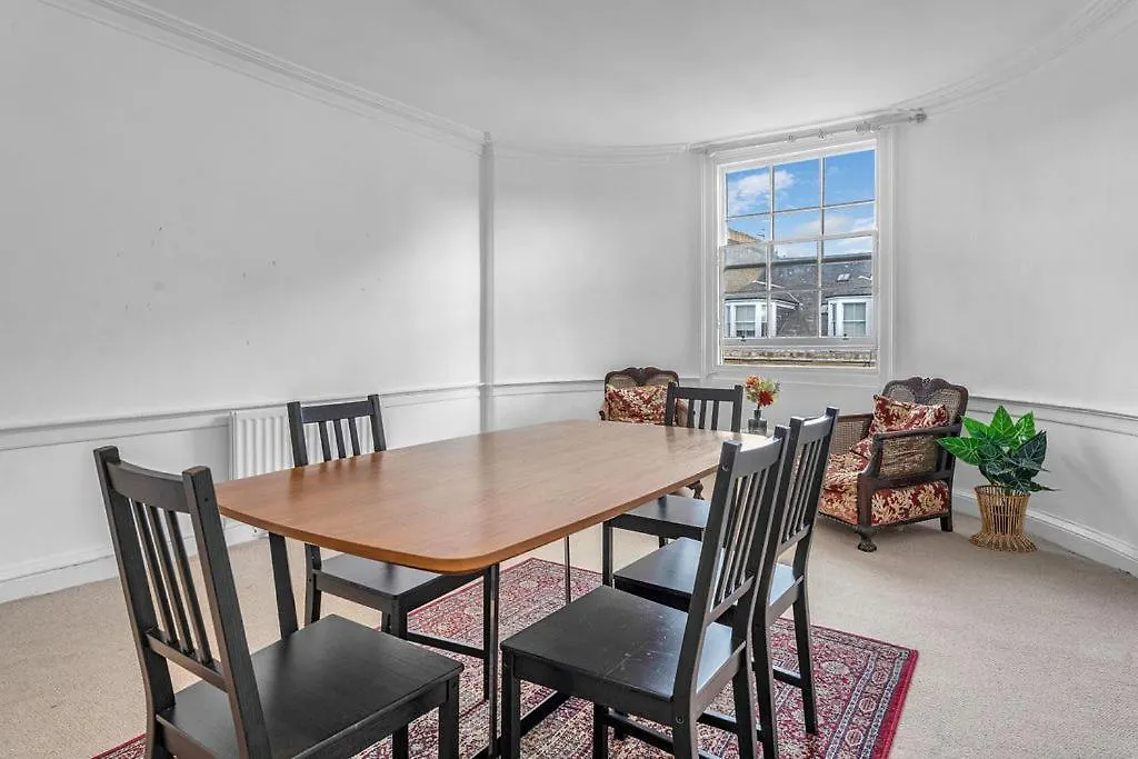 אדינבורו Super Spacious 4 Bed, Sleeps 6 דירה