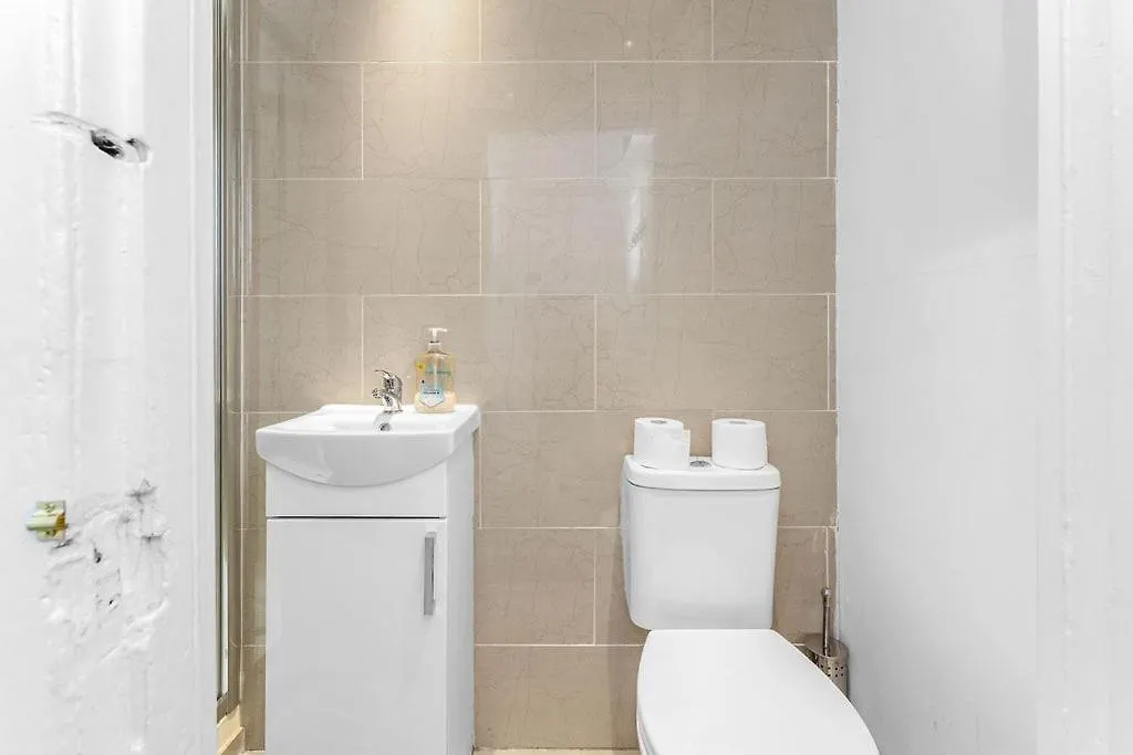 אדינבורו Super Spacious 4 Bed, Sleeps 6